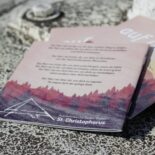 Das Heft "auf reisen – ein kleiner reisesegen" ist in zwei bis fünf Werktagen lieferbar.