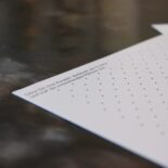 Durch die "Neues Schaffen"-Postkarte kannst Du Kreativität erleben oder an andere verschenken.