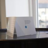 Das "Kopfpause, Neues Schaffen & Fokus auf das Schöne"-Postkarten-Set kann für Gruppen mit Mengenrabatt bestellt werden.