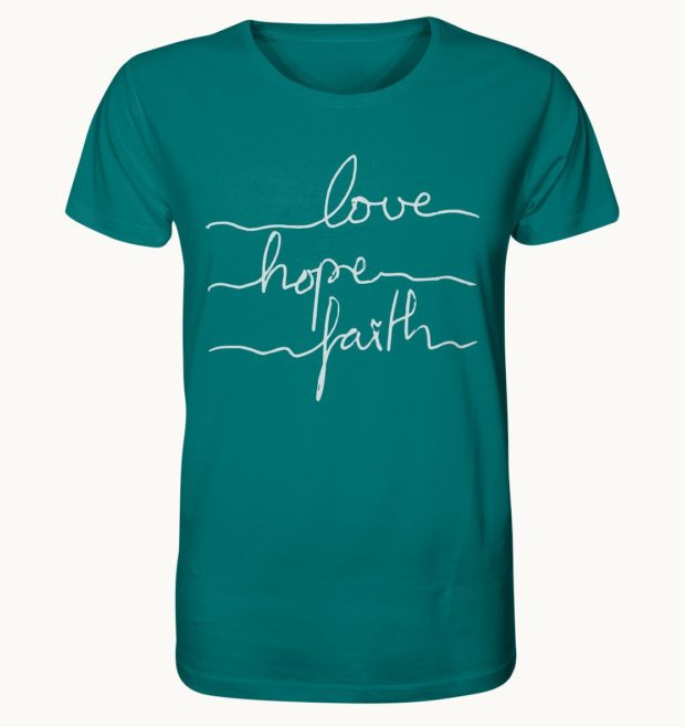 "love hope faith" als T-Shirt-Motiv gestaltet von Tobias Sauer.