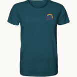 "Faith Spaces Must Be Safe Spaces" T-Shirt in dunkelblau.