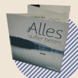 "alles außer beten kompakt" ist ein Folder, der in einer kompakten Variante das Heft "alles außer beten" aufgreift.