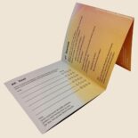 Im Folder "moin – 7 Arten in den Tag zu starten" gibt es für jede Stimmung eine kleine Übung und ein Gebet für den Tag.